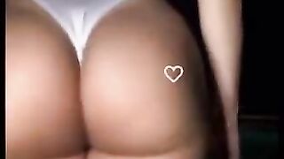Zahra Twerking in Swimmingpool