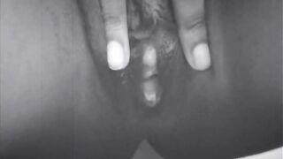 Peeing with my lips spread