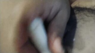 Menstruando me masturbo con una vela