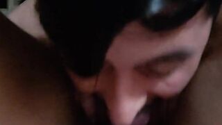 Chupando essa buceta lisinha