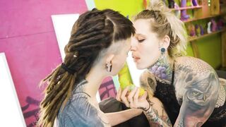 Tattooed Girl With Orange Big Strap on Trains Shy Teens Pussy!