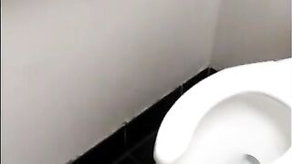 Saw Big Ass Now I Pee 2