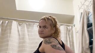 Bouncing My Ass in These Jeans